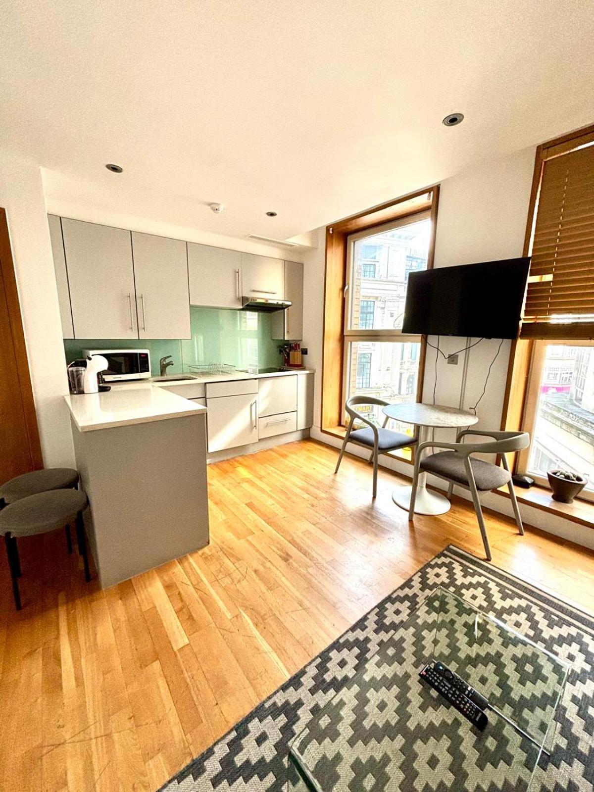 1 Bedroom In Piccadilly Circus St James Cov1 Londres Exterior foto
